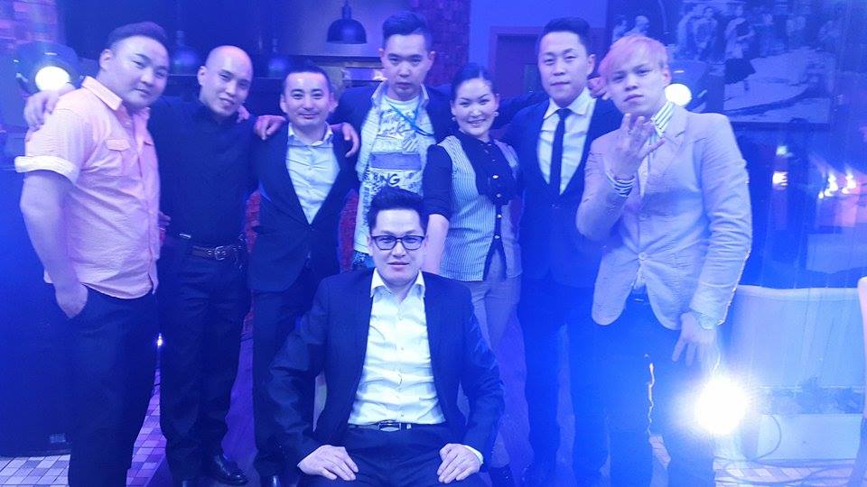 Дуучин Хүрэлээ төрсөн өдрөө “нижгэр тэмдэглэжээ”